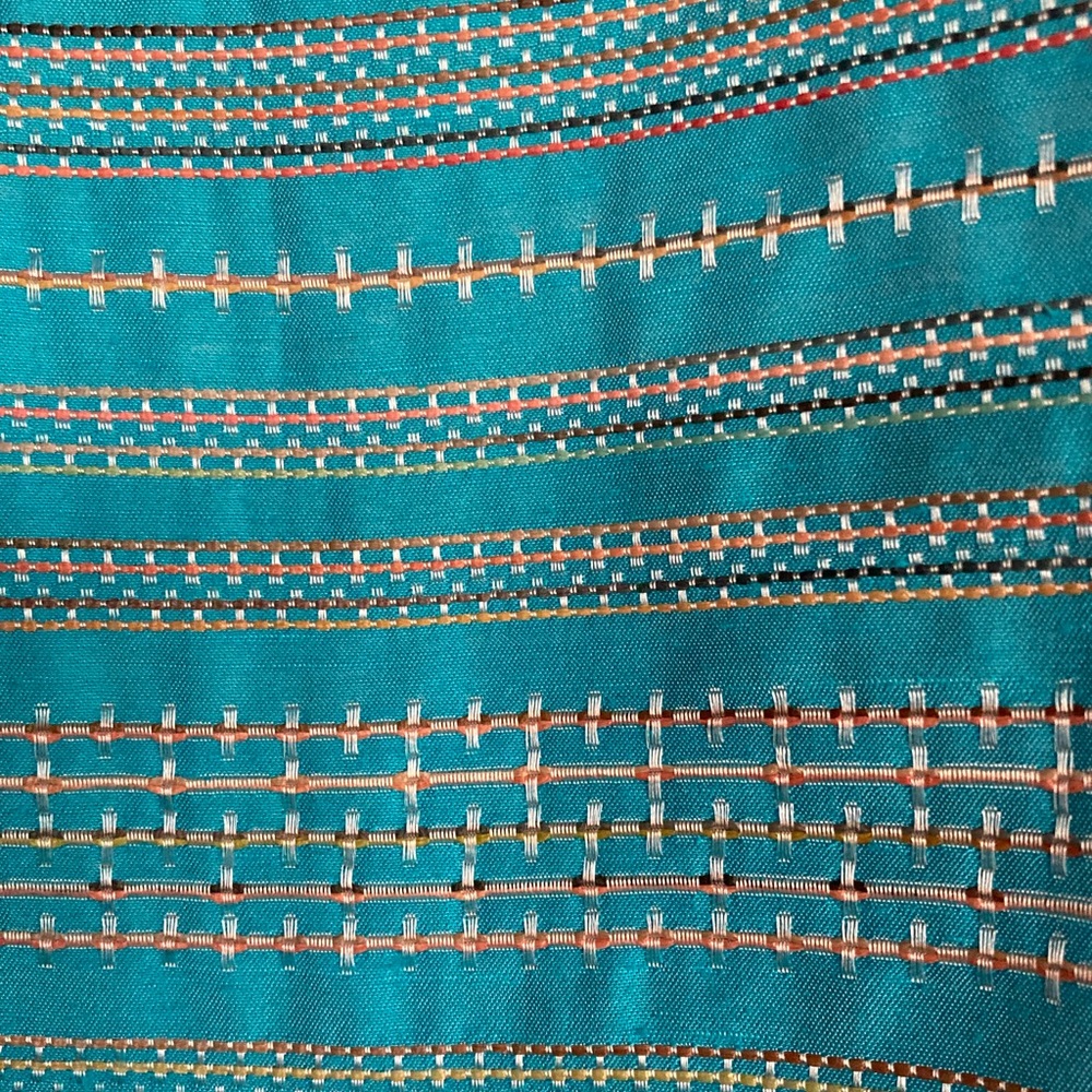 Beautiful Vertigo Paris embroidered blue pencil skirt slim fit❤️🥰